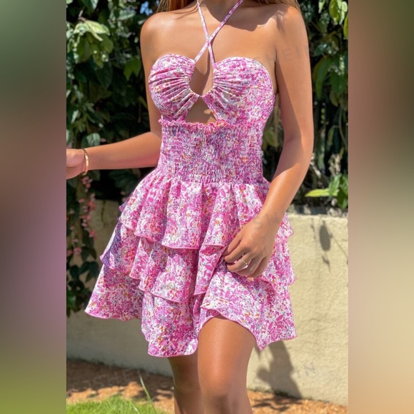 ✨ Ditsy Floral Print Shirred Crisscross Backless Two Layer Hem Halter Dress - Picture 5 of 6